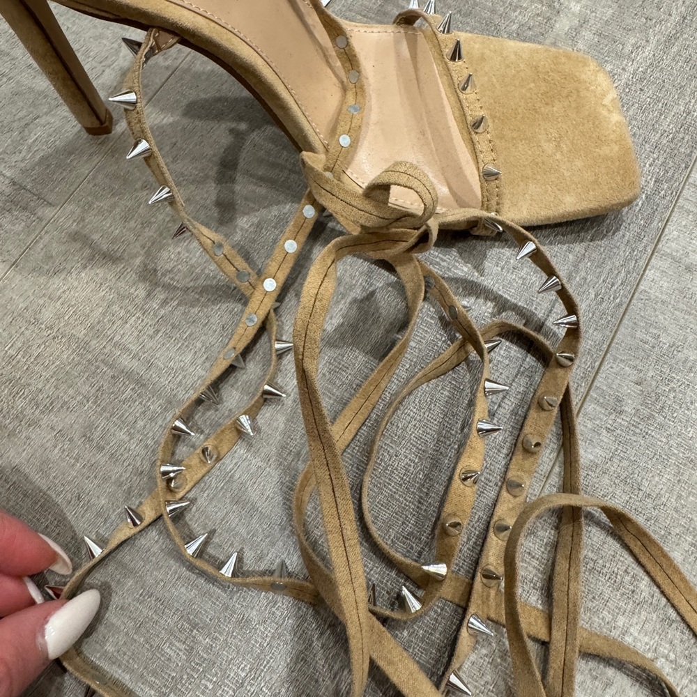 Steve Madden Tan Spiked Women's Heels - Picture 4 of 5